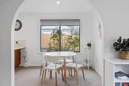 Sandy Bay Cozy Cottage Close To Cbd Hobart
